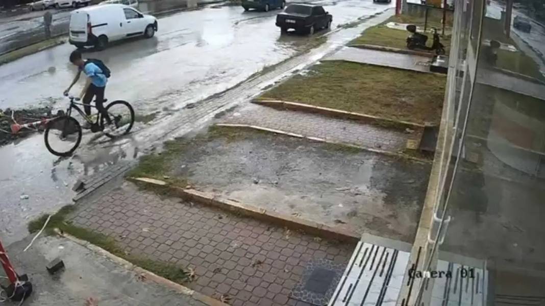 Hatay’da Açık Çukur Öğrenciyi Yuttu! O Anlar Kamerada 4